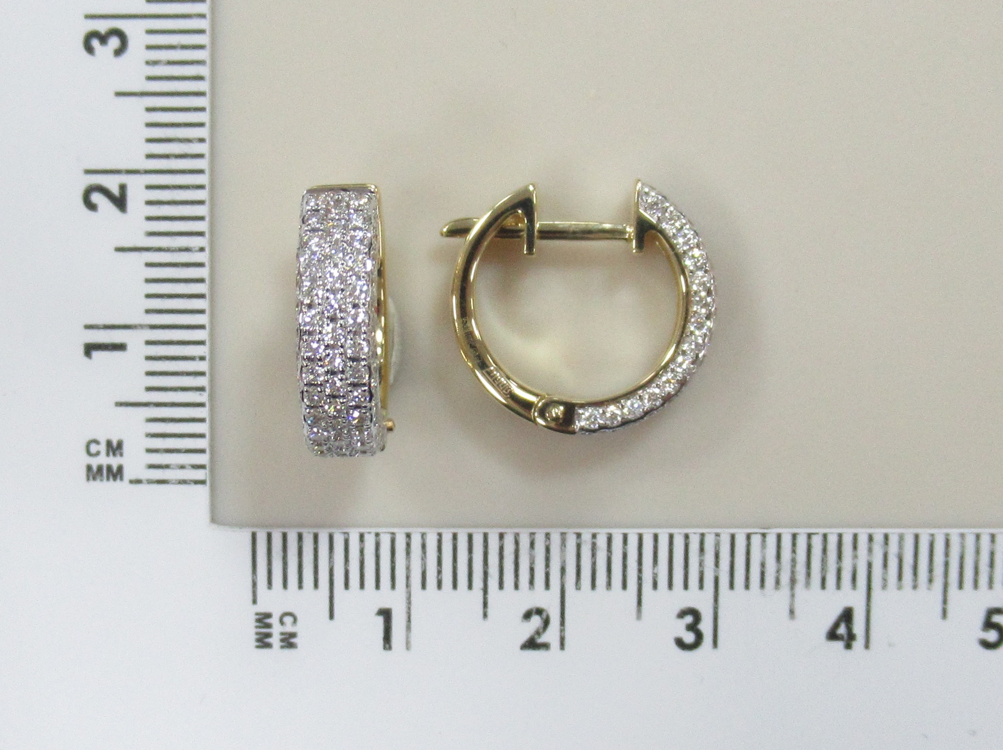 Серьги из желтого золота с бриллиантами